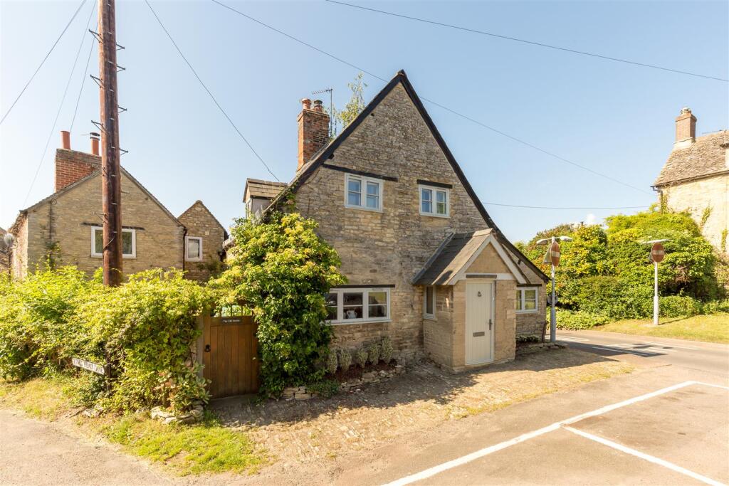 Main image of property: The Walk, Islip