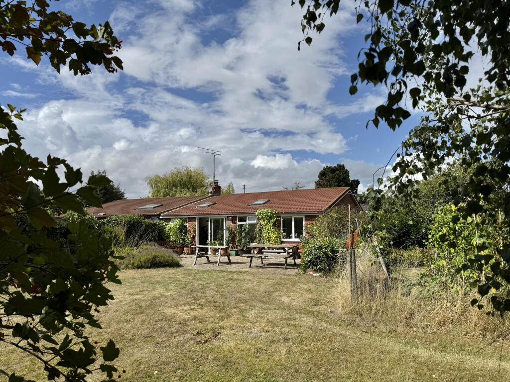 2-bed semi-detached on Nailsbourne, Taunton, Somerset, £400,000
