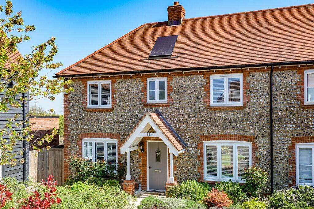 Main image of property: Farm End, Leverstock Green, Hemel Hempstead, Hertfordshire, HP2 4ZA