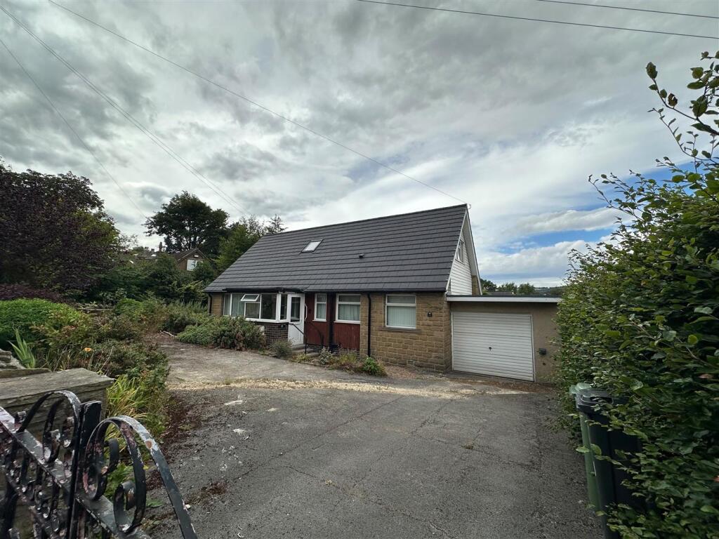 4-bed detached on 22 Heys Road, Thongsbridge, £300,000