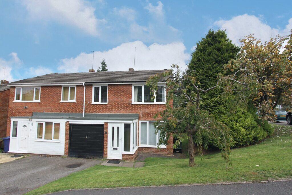 Main image of property: Valley Road, Banbury, OXON, OX16