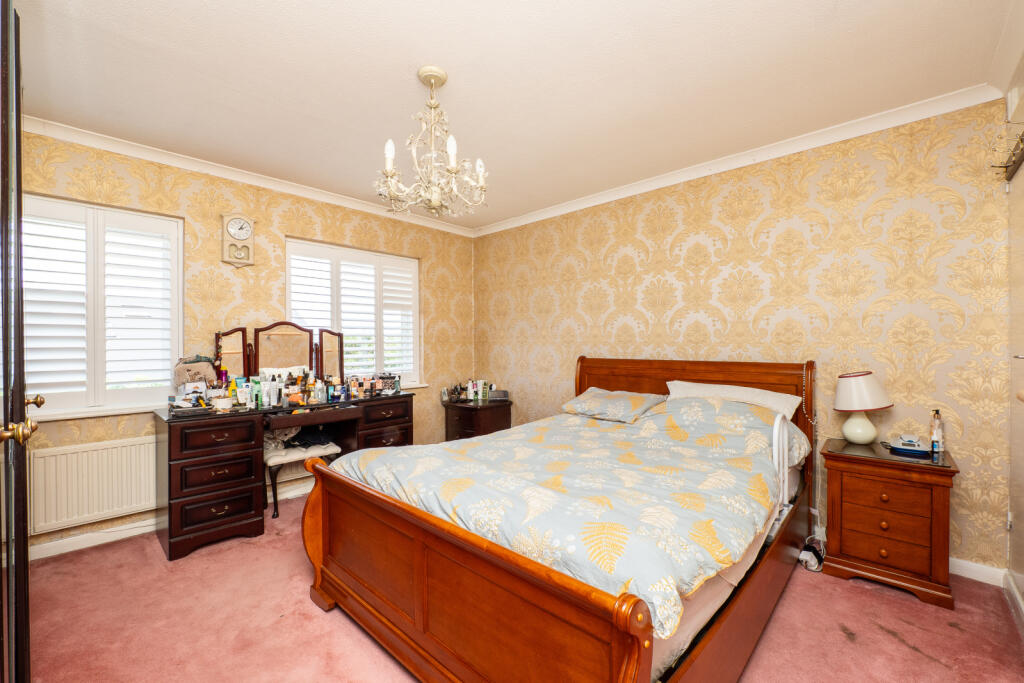 House in Sutton - More