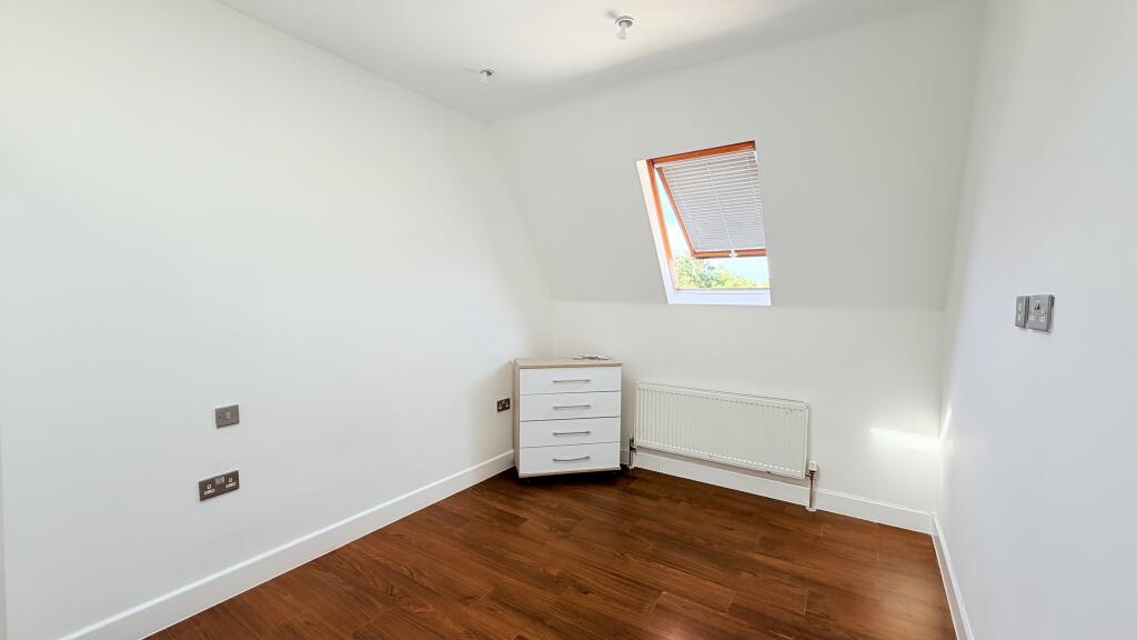 Apartment in Croydon - View 4