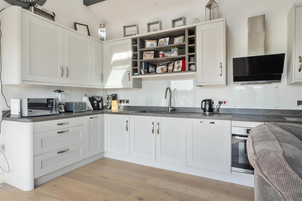 House in Patchway, Olveston - View 6