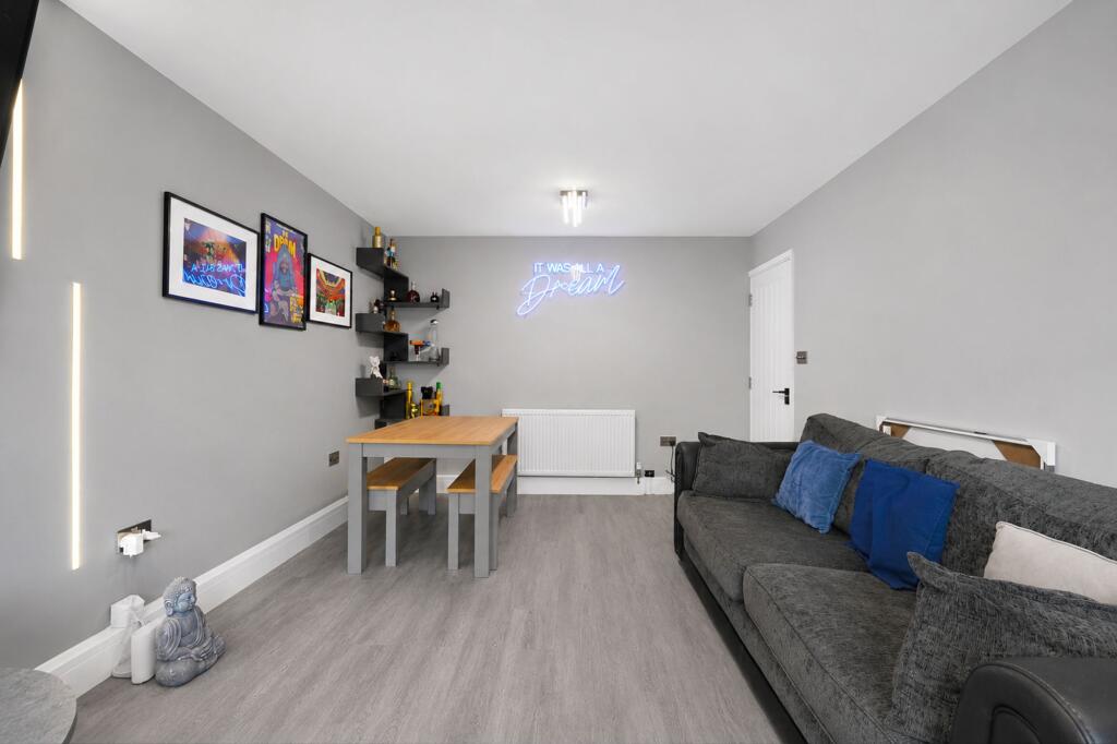 Apartment in Sutton - View 4