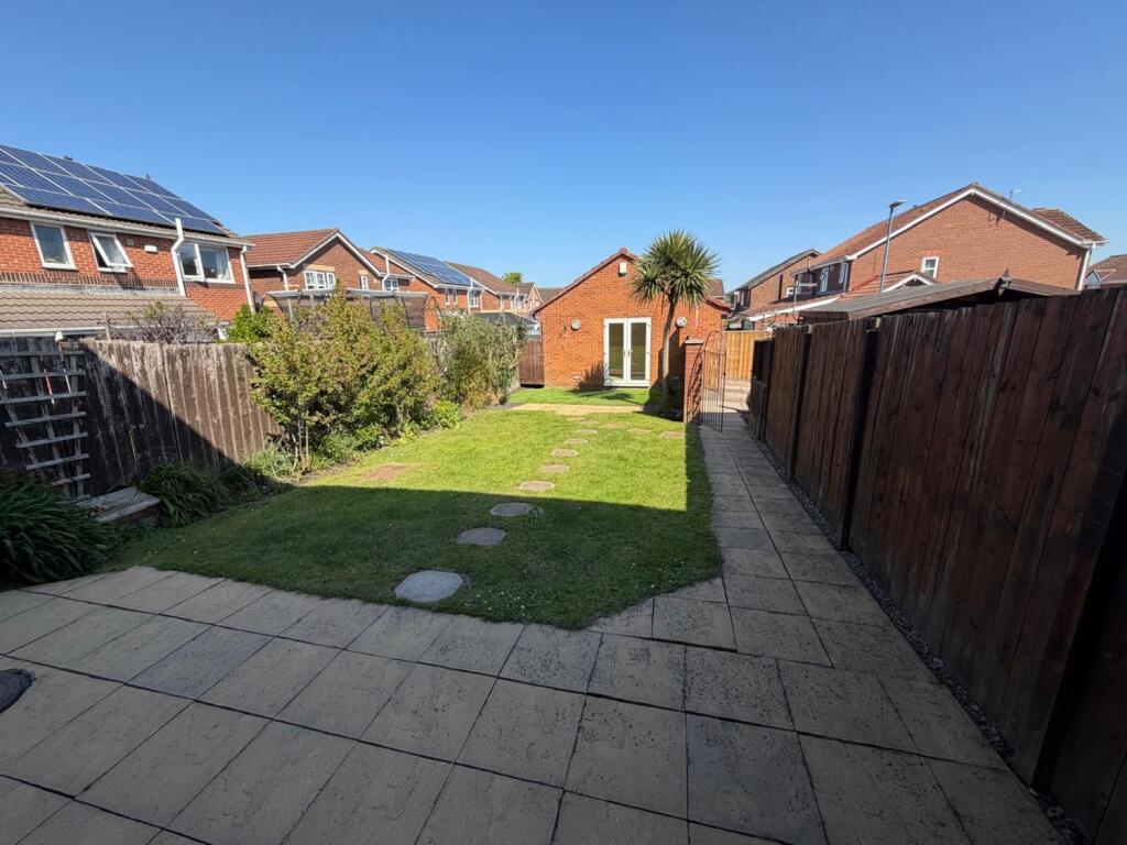 Tintagel Close, Highfields photo 4