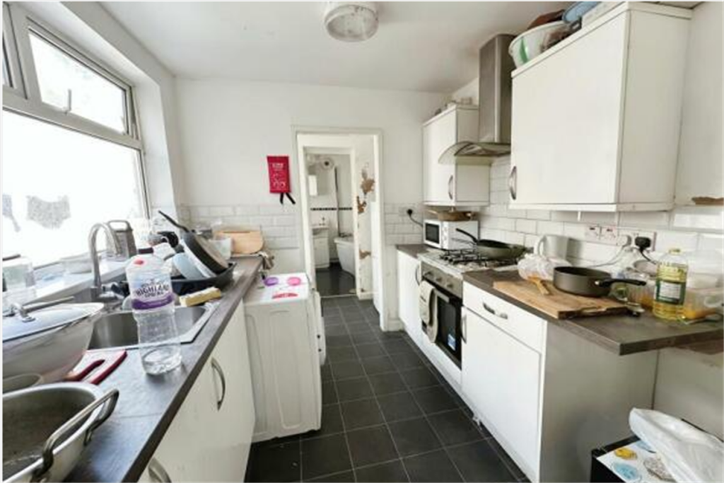 Investment Opportunity!! Four Bedroom Hmo photo 3