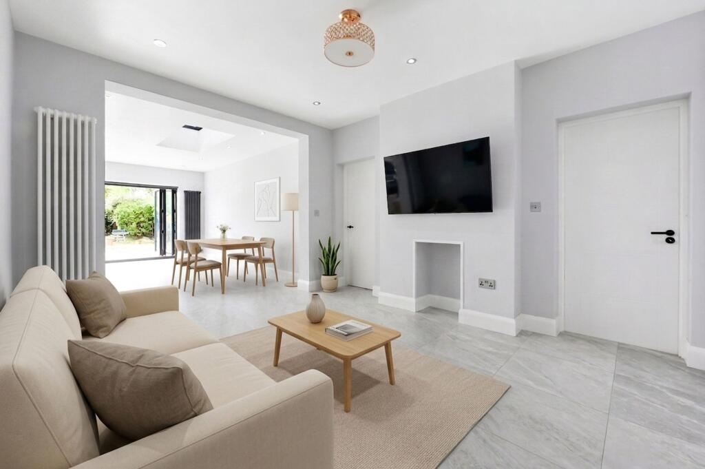House in Epsom, Stoneleigh - View 3