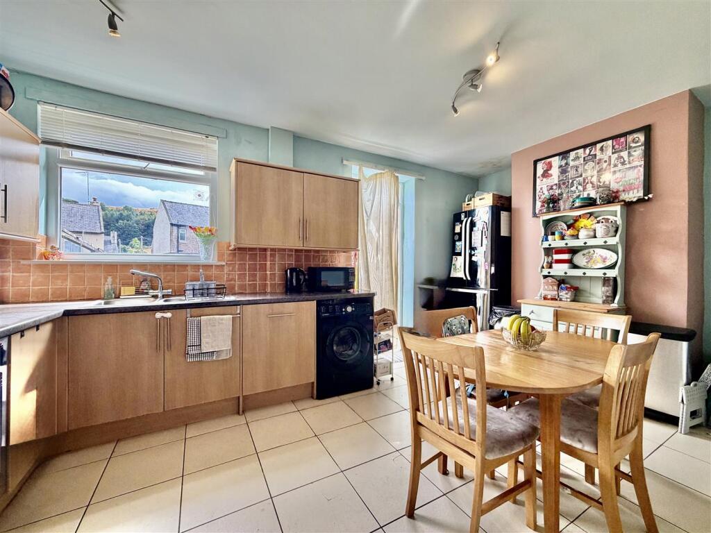 House in Kirklees, Crosland Hill - View 3