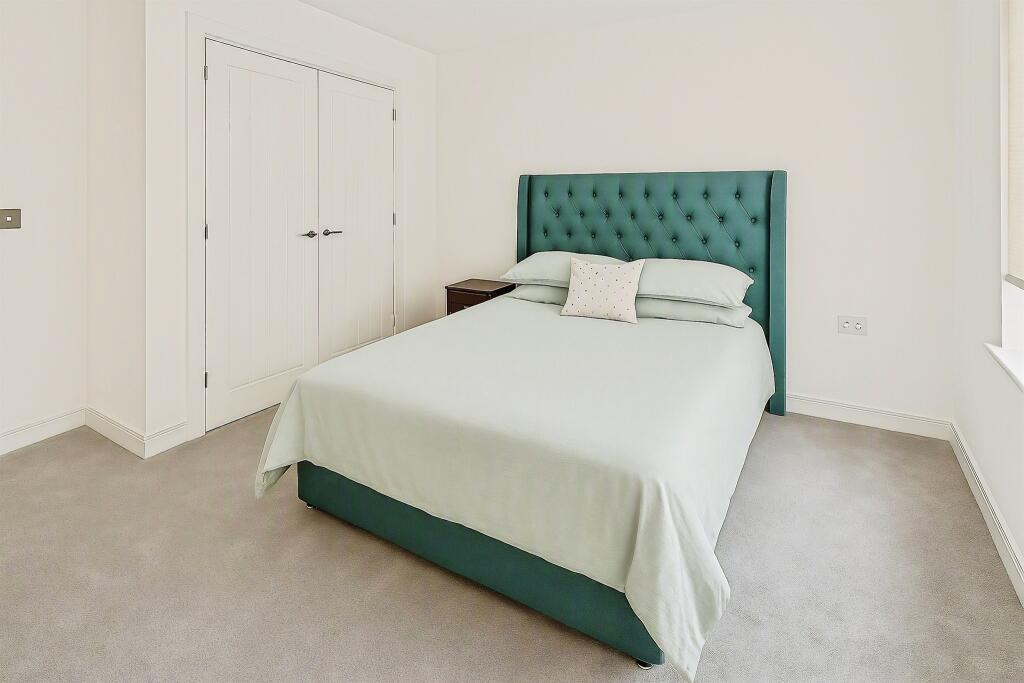 House in Vale of White Horse, Shrivenham - More