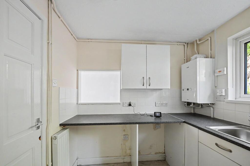 House in Eastleigh, Broom Hill, Allbrook - More