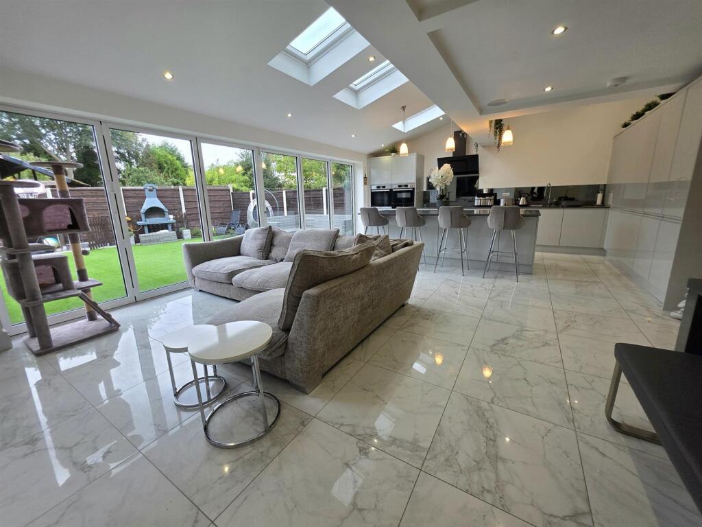 House in Stockport - View 4