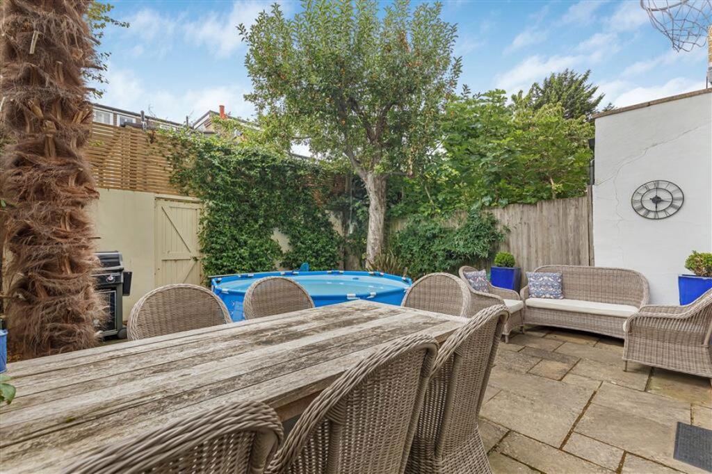 House in London, Mortlake - More