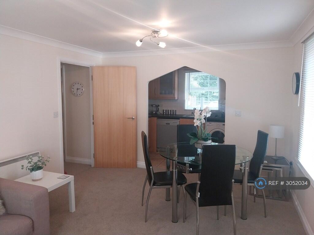 Apartment in Reading - View 4