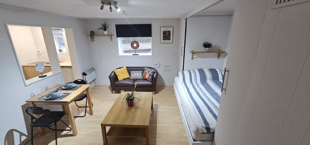 Main image of property: Headingley Lane, Leeds, West Yorkshire, LS6