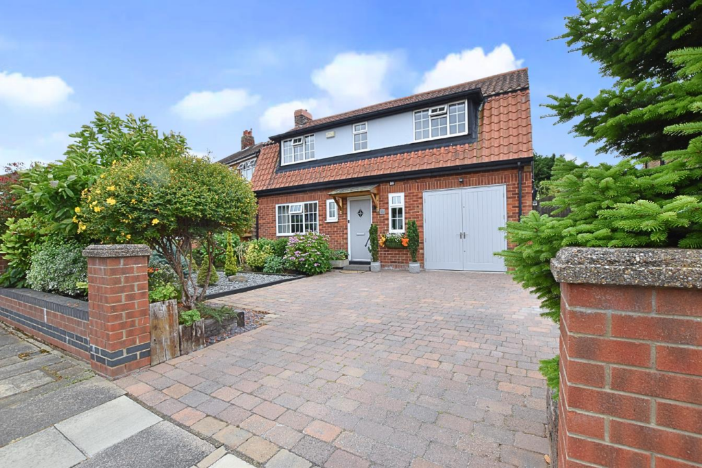 Main image of property: Roundway, Grimsby