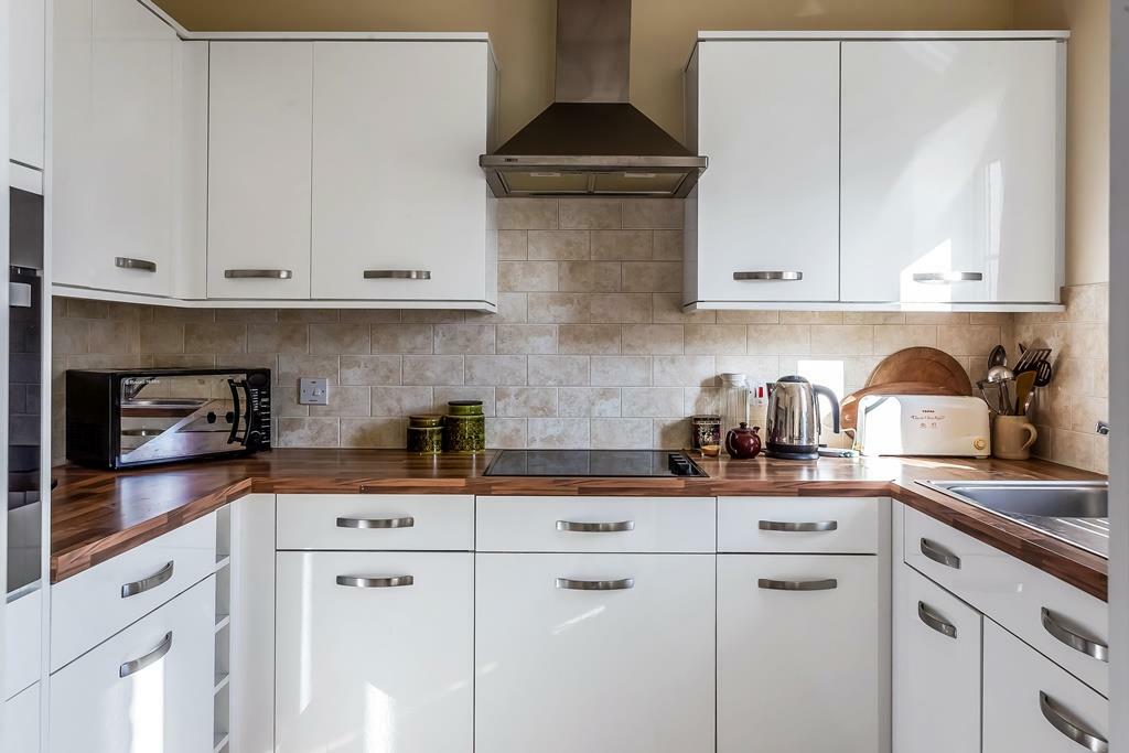 Emmeline Lodge, Leatherhead, KT22 photo 3