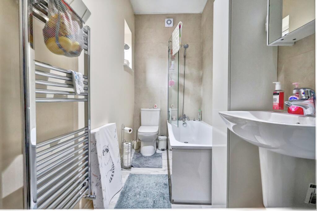 Apartment in High Wycombe, Totteridge - View 4