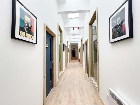 679 First Floor Corridor.jpg