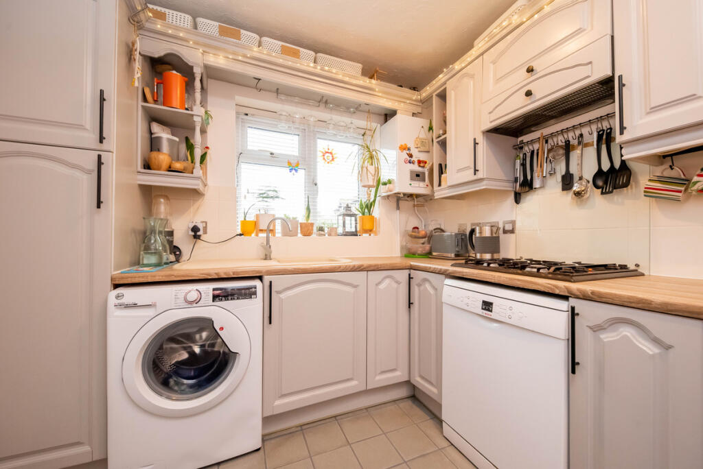 House in Hart, Moulsham Green, Yateley - View 5