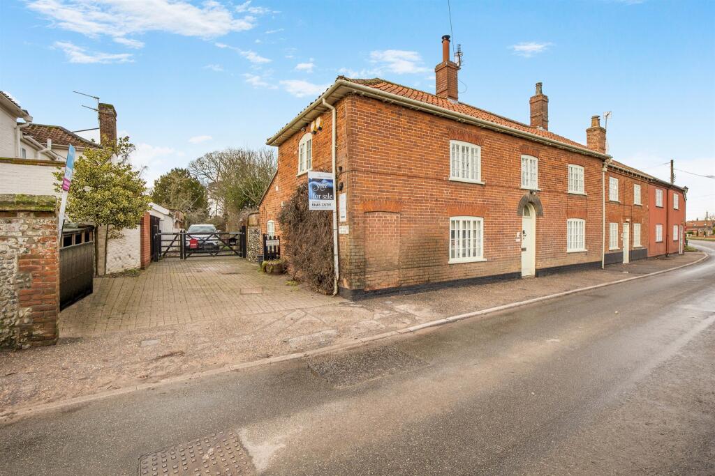 Main image of property: Dereham Road, Hingham, Norwich