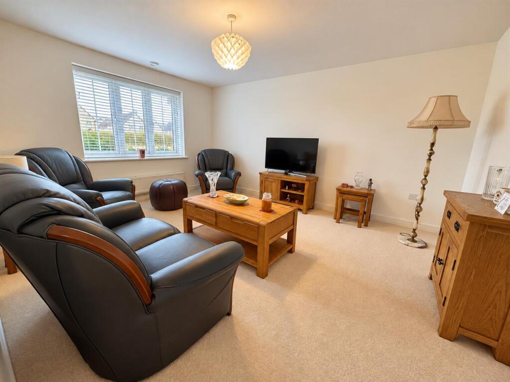 House in Tewkesbury, Abbotswood, Brockworth - View 4