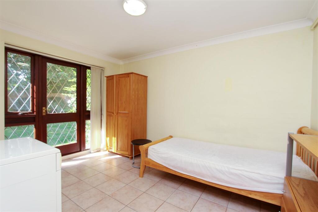 Apartment in Harrow - More