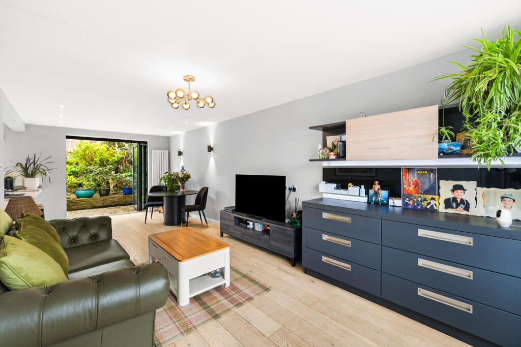 Sandringham Close, Hove photo 3