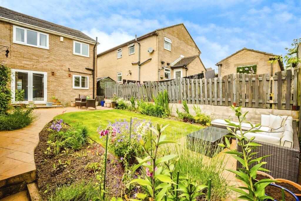 3-bed detached on Eskdale Avenue, HALIFAX, £260,000