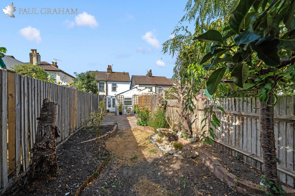 House in Sutton - View 2