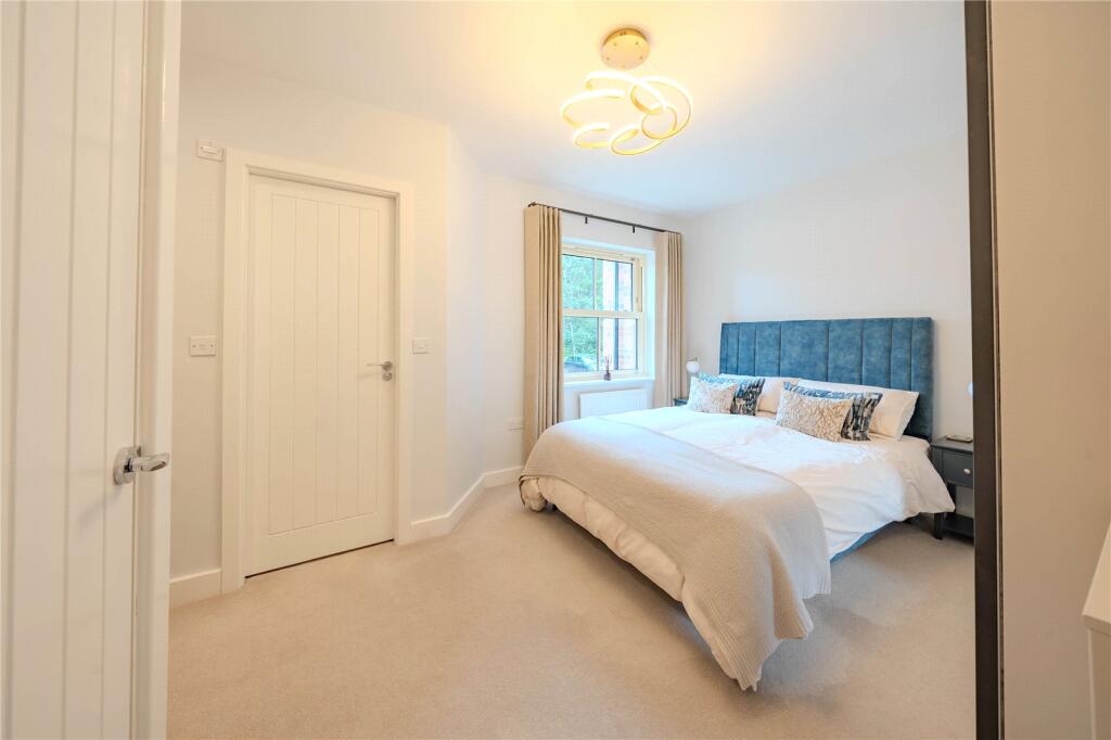 House in Leeds, West Yorkshire - View 5