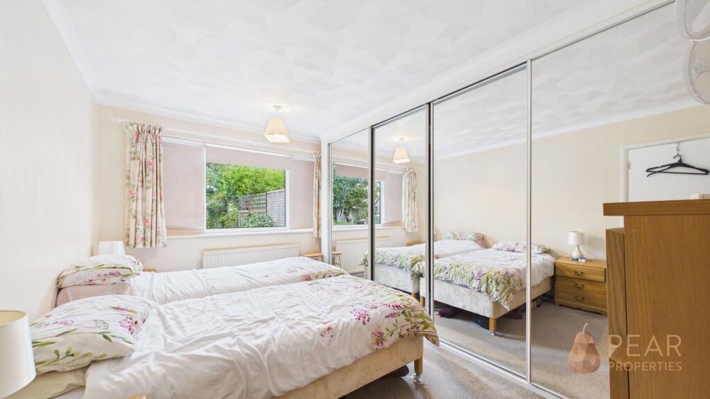 Sackville Crescent, Worthing, BN14 photo 5