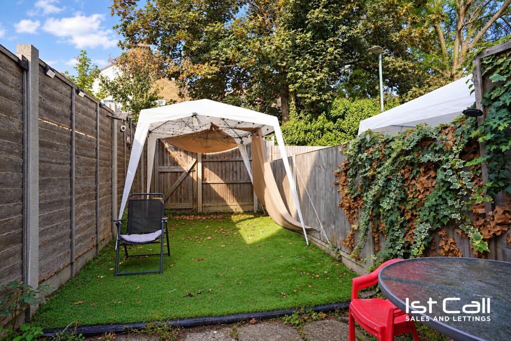 Apartment in Southend-on-Sea, Essex - View 4