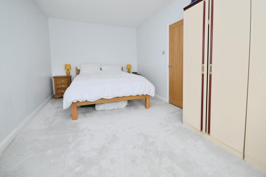Hanworth Road, Whitton, Hounslow, TW4 photo 4