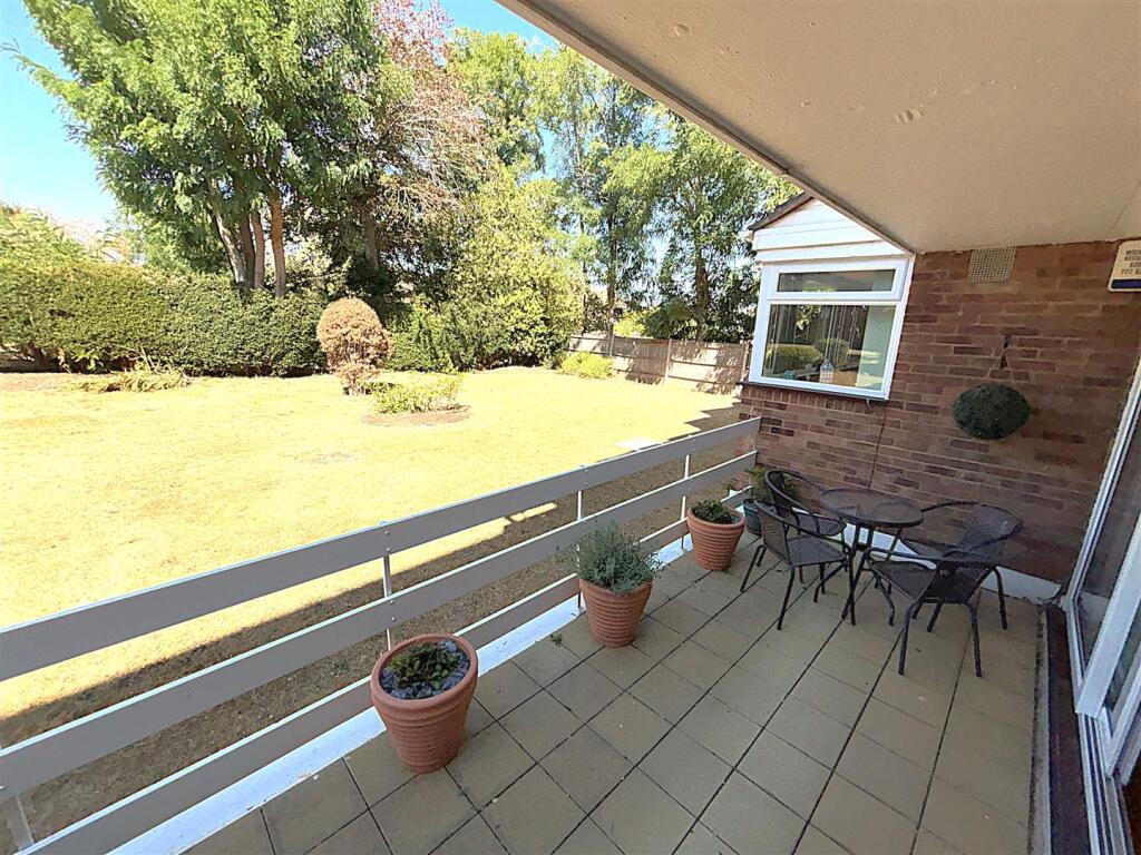 Apartment in Bromley - More