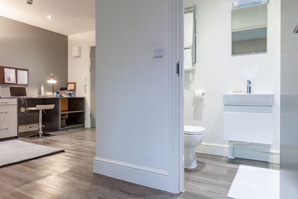 Apartment in Swansea, Castle - More