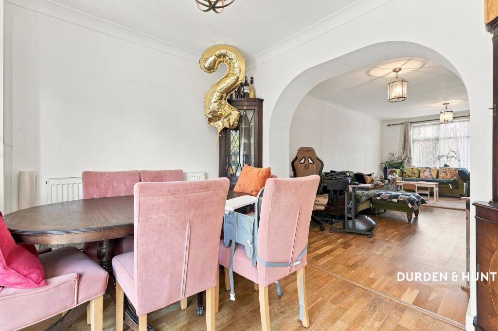Roydon Close, Loughton, IG10 photo 4