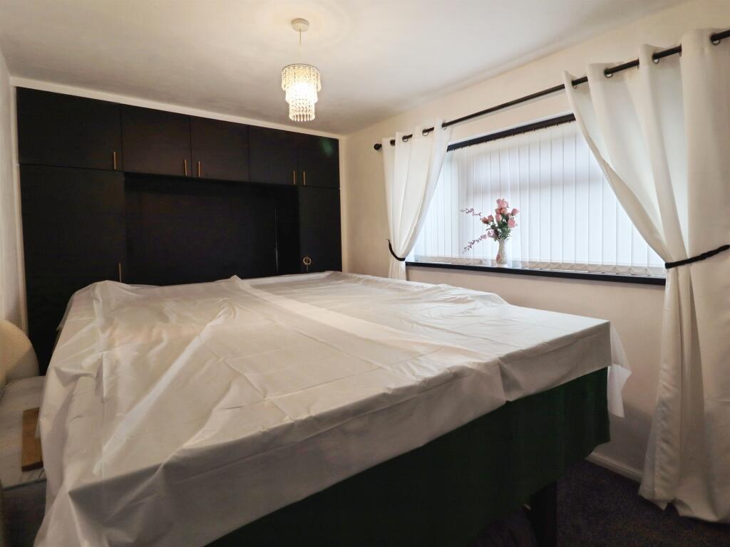 Apartment in Cardiff, Llanrumney - More