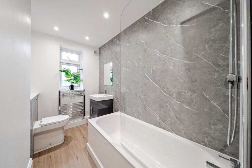 Apartment in London - View 5