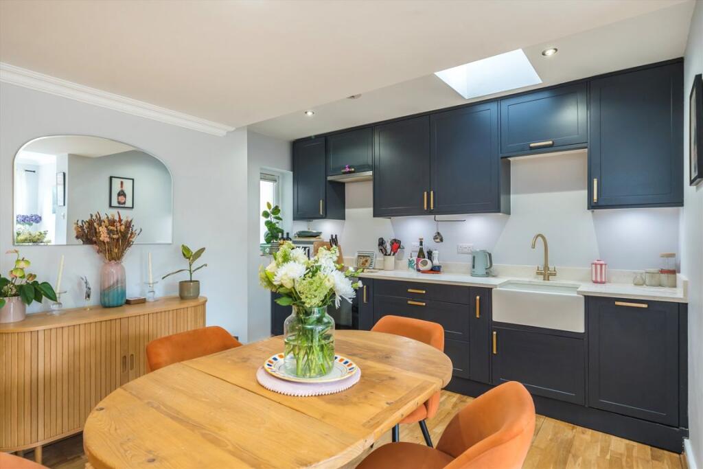 Apartment in London - More