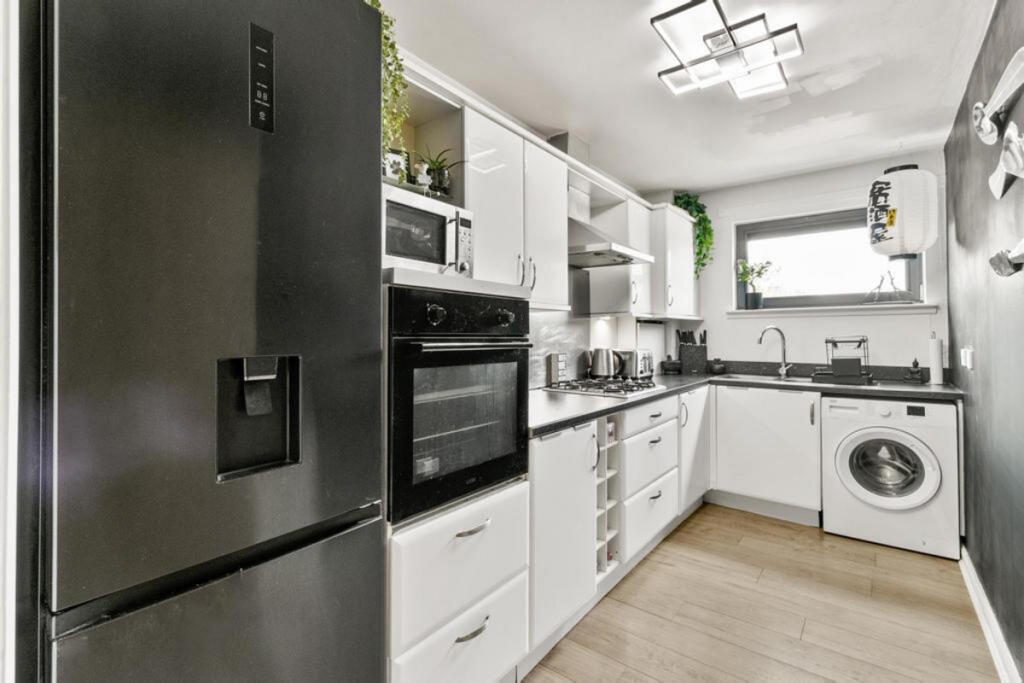 Apartment in Glasgow, New Cathcart, Muirend - More