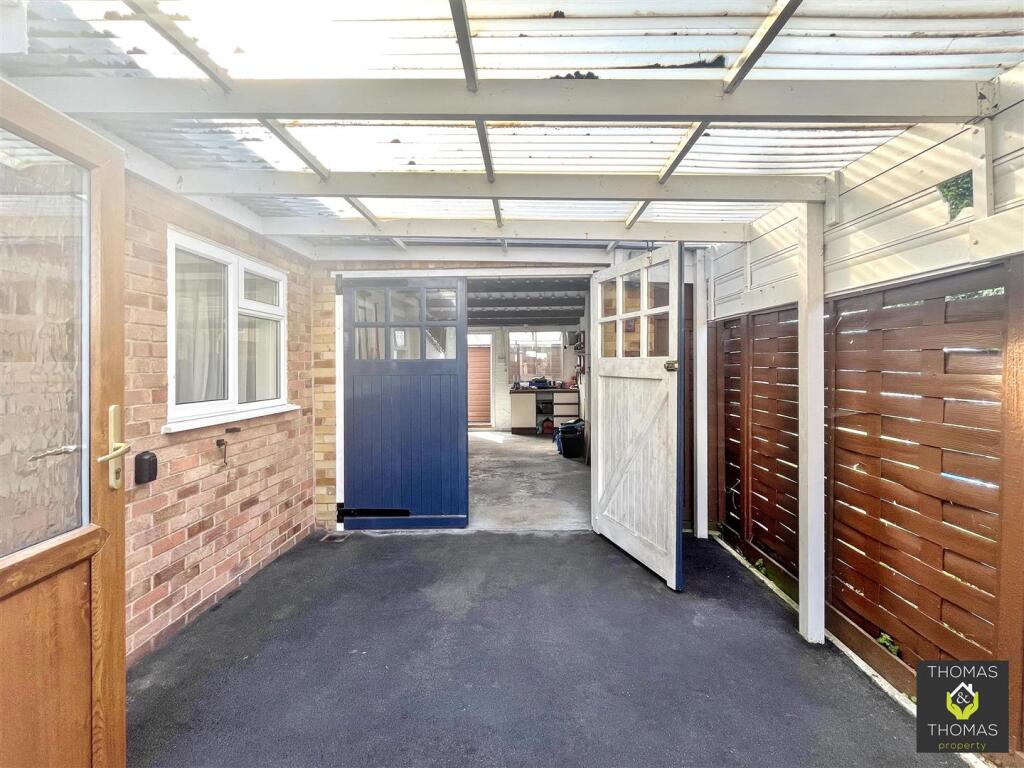 Parkwood Crescent, Hucclecote photo 4