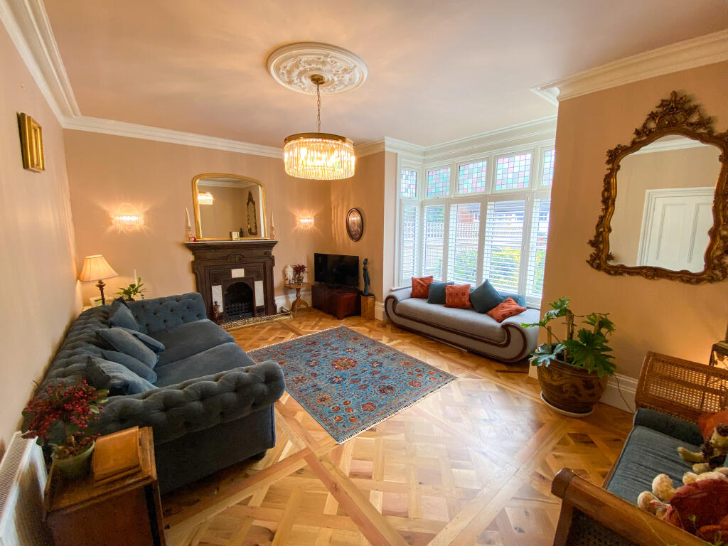 House in Shepperton, Surrey - View 2