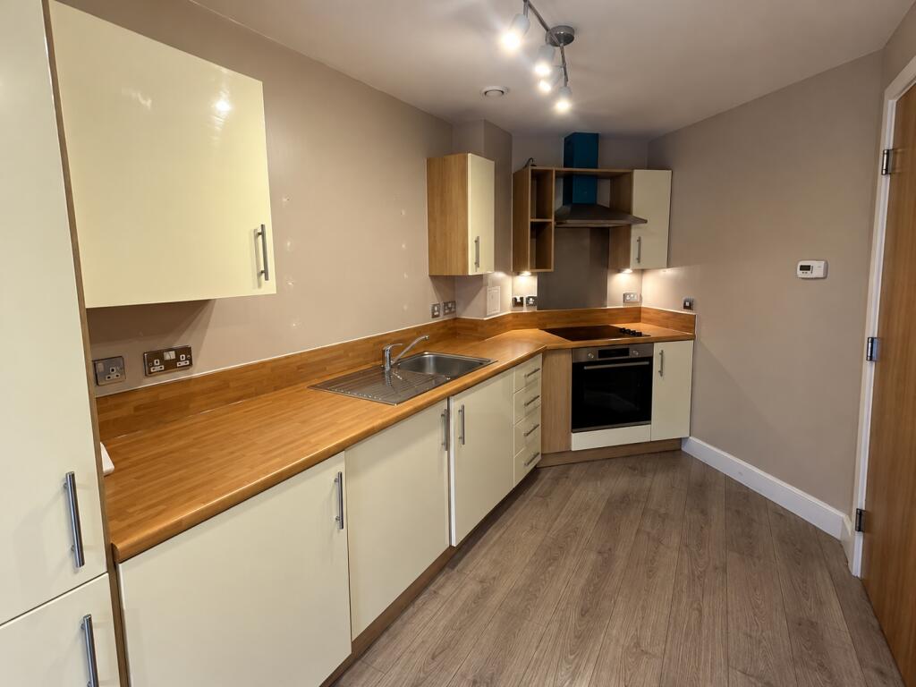 Apartment in Birmingham, West Midlands - View 4