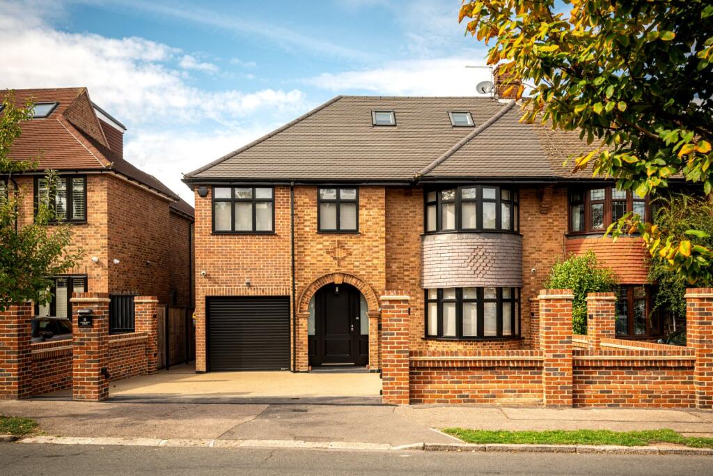 House in Epping Forest, Chigwell - View 4