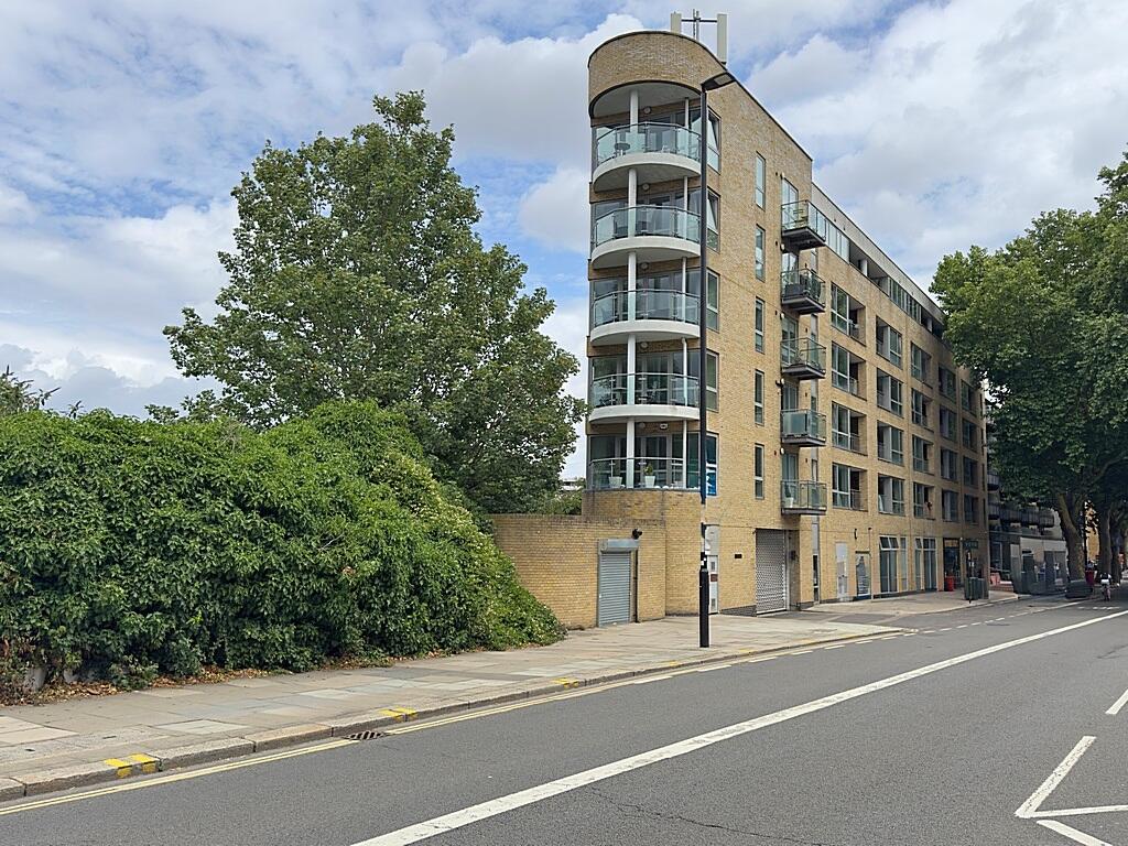 Main image of property: 560 Chiswick High Road, W4