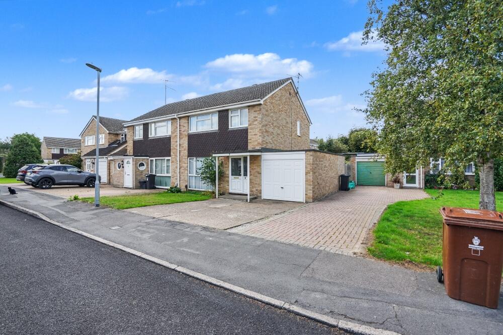 3, Ward Close, Wokingham, Berkshire, RG40 photo 3