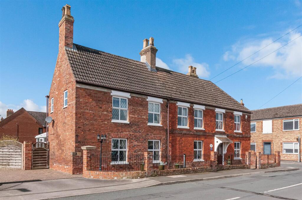Main image of property: High Street, Hook
