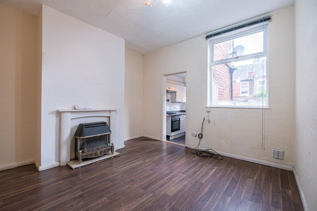 96 Park Road, Chesterfield S40 2JX photo 3