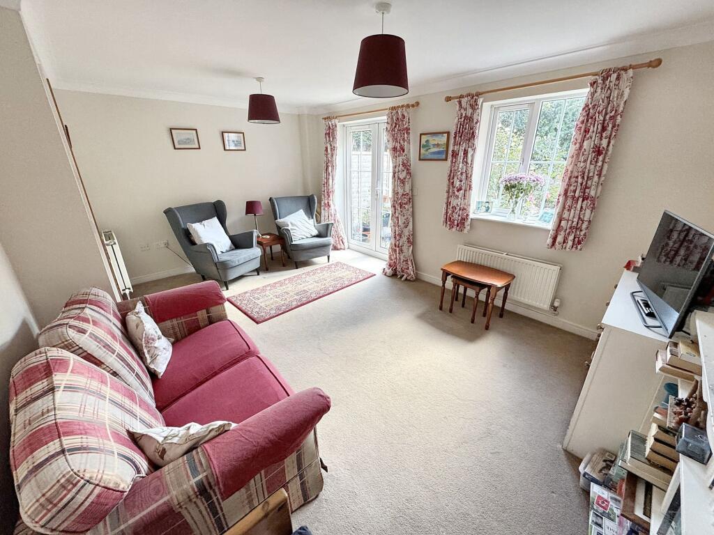 St. Andrews Court, Tiverton, EX16 photo 3